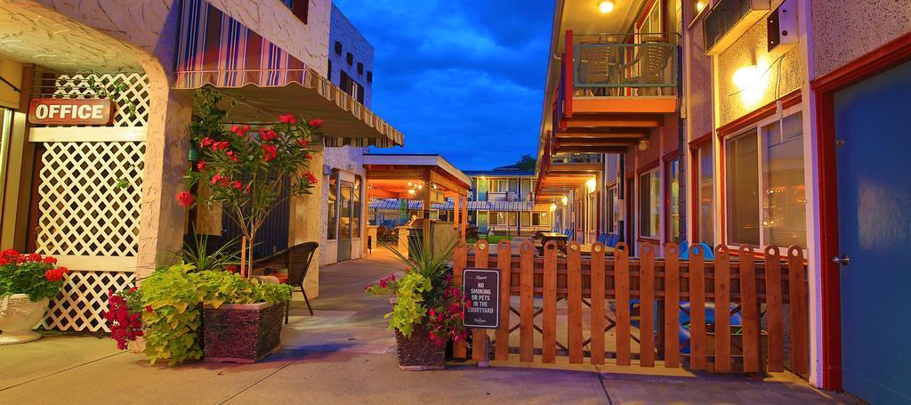 Bowmont Motel Penticton Ngoại thất bức ảnh